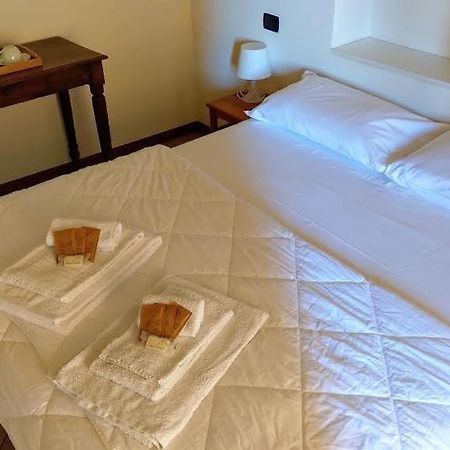 B&B Agora' การ์โดเน ริเวียรา ภายนอก รูปภาพ