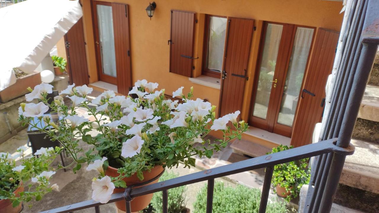 B&B Agora' การ์โดเน ริเวียรา ภายนอก รูปภาพ