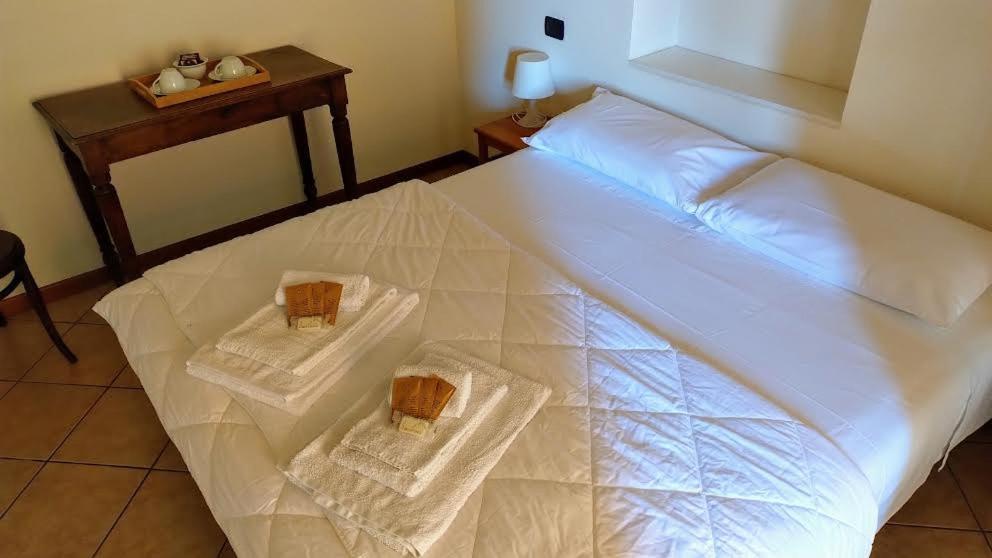 B&B Agora' การ์โดเน ริเวียรา ภายนอก รูปภาพ